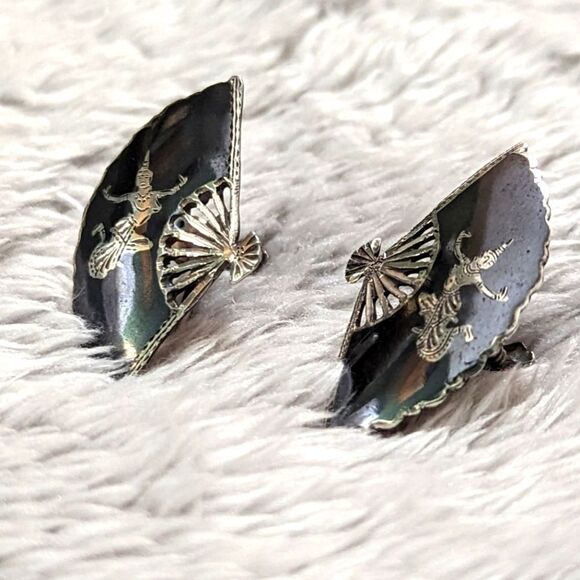 Vintage 30's-40's Sterling Silver Niello Dancer Screw Back Earrings Fan Shaped - Picture 3 of 8